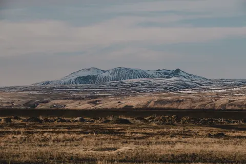 Snowy Volcano 4K Wallpaper · mountains · 3840×2560