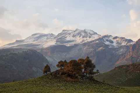 Snowy Volcano 4K Wallpaper · mountains · 3840×2560
