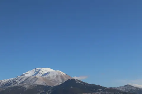 Snowy Volcano 4K Wallpaper · mountains · 3840×2560