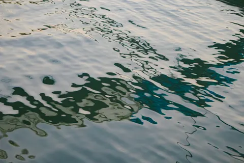 Wave Lines 4K Wallpaper · abstract · 3840×2560