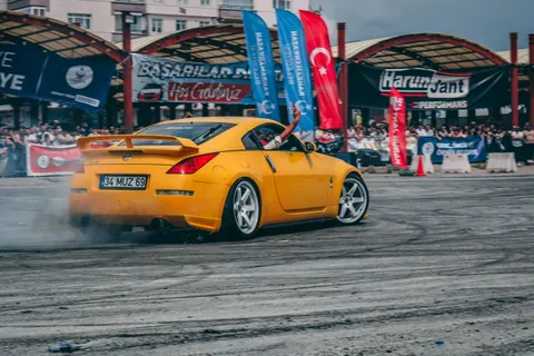 Race Car 4K Wallpaper · cars · 3840×2560