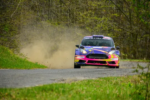 Race Car 4K Wallpaper · cars · 3840×2560