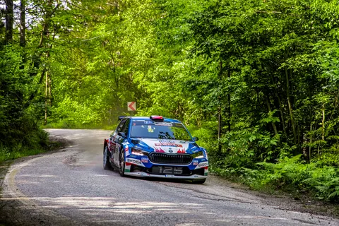 Race Car 4K Wallpaper · cars · 3840×2561