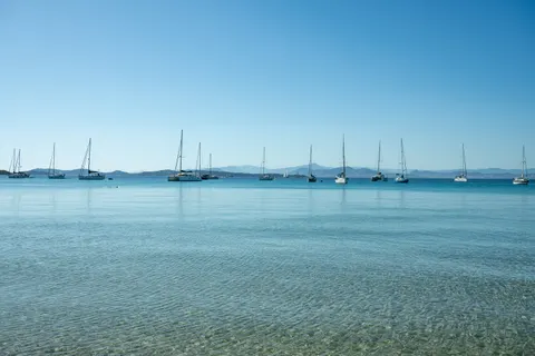 Stilles Wasser 4K Hintergrundbild · minimal · 3840×2560
