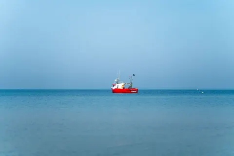 Still Water 4K Wallpaper · minimal · 3840×2560