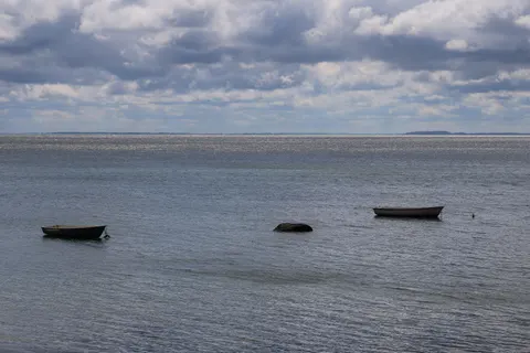 Still Water 4K Wallpaper · minimal · 3840×2560