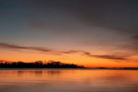 Still Water 4K Wallpaper · minimal · 3840×2560