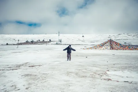 Snow Field 4K Wallpaper · minimal · 3840×2560