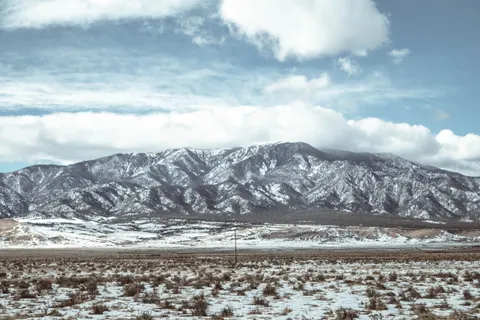 Snow Field 4K Wallpaper · minimal · 3840×2560