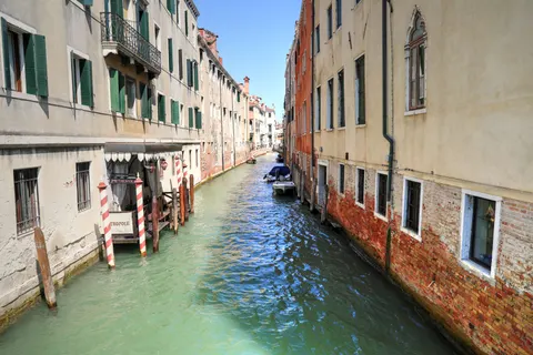 Venice Canal 4K Wallpaper · architecture · 3840×2560
