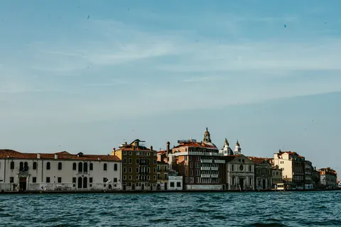 Venice Canal 4K Wallpaper · architecture · 3840×2560
