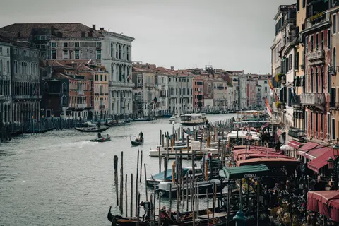 Venice Canal 4K Wallpaper · architecture · 3840×2560