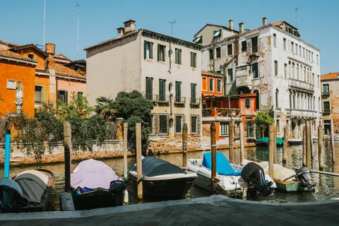 Venice Canal 4K Wallpaper · architecture · 3840×2560