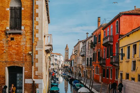 Venice Canal 4K Wallpaper · architecture · 3840×2560