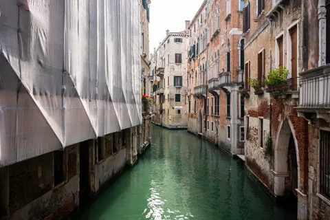 Venice Canal 4K Wallpaper · architecture · 3840×2560