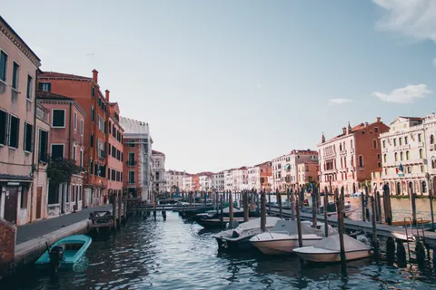 Venice Canal 4K Wallpaper · architecture · 3840×2560