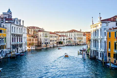 Venice Canal 4K Wallpaper · architecture · 3840×2560