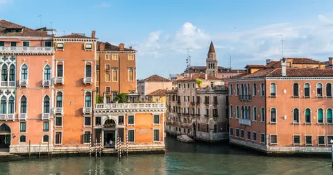 Venice Canal 4K Wallpaper · architecture · 3840×2018