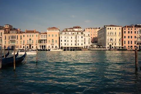 Venice Canal 4K Wallpaper · architecture · 3840×2560