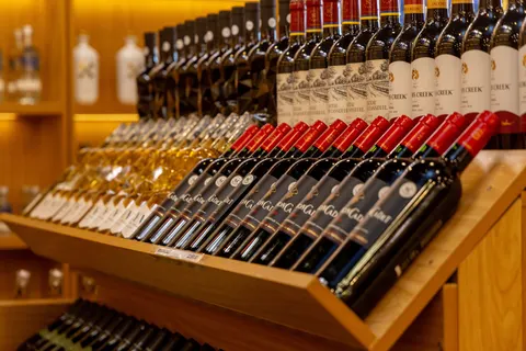 Wine 4K Wallpaper · food · 3840×2561