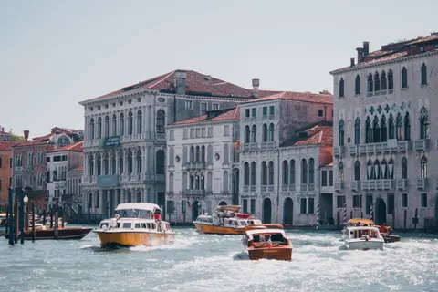 Venice Canal 4K Wallpaper · architecture · 3840×2560