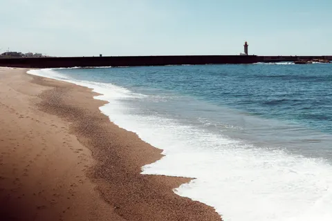 Обои Маяк на побережье 4K · ocean · 3840×2560