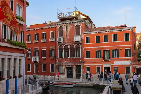 Venice Canal 4K Wallpaper · architecture · 3840×2560