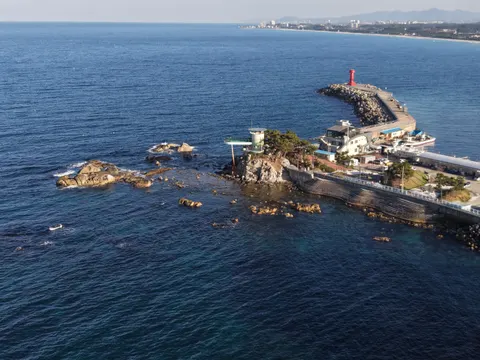 灯塔海岸 4K壁纸 · ocean · 3840×2880