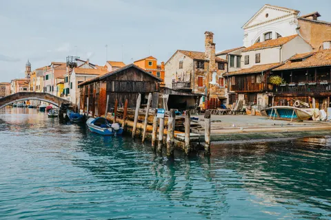 Venice Canal 4K Wallpaper · architecture · 3840×2560