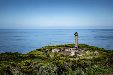 Fondo de pantalla Costa del faro 4K · ocean · 3840×2560