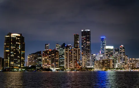 Hong Kong Night 4K Wallpaper · city · 3840×2428
