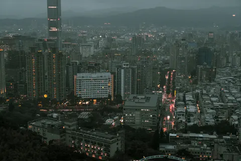 Hong Kong Night 4K Wallpaper · city · 3840×2561