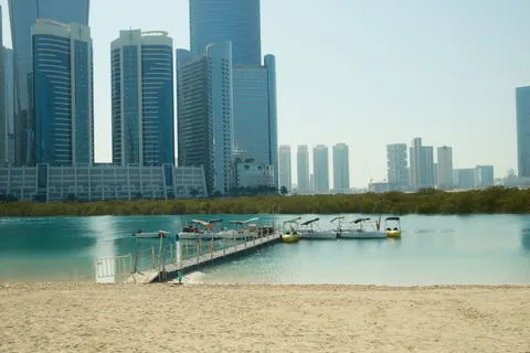 Dubai Skyline 4K Wallpaper · city · 3840×2560