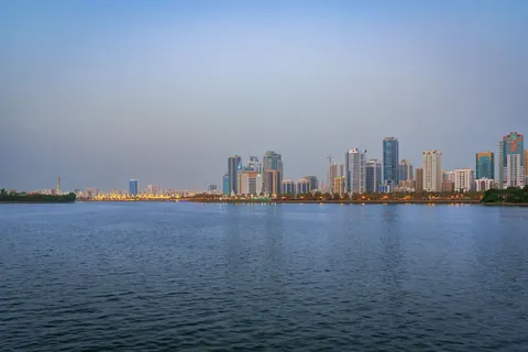 Dubai Skyline 4K Wallpaper · city · 3840×2560