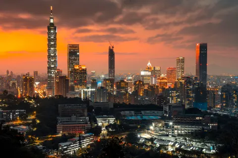 خلفية شنغهاي ليلاً بدقة 4K · city · 3840×2561