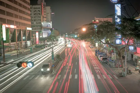 Light Trails 4K Wallpaper · city · 3840×2560