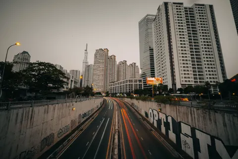 Light Trails 4K Wallpaper · city · 3840×2560