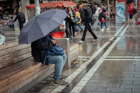 Rainy Street 4K Wallpaper · city · 3840×2560
