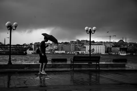 Rainy Street 4K Wallpaper · city · 3840×2560