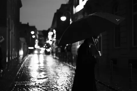 Rainy Street 4K Wallpaper · city · 3840×2560
