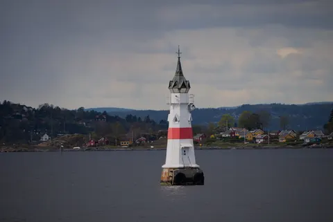Lighthouse Coast 4K Wallpaper · ocean · 3840×2563