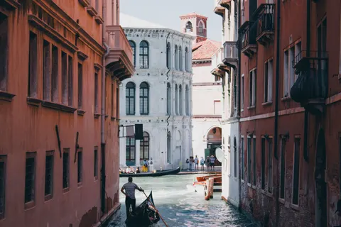 Venice Canal 4K Wallpaper · architecture · 3840×2560