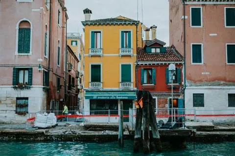 Venice Canal 4K Wallpaper · architecture · 3840×2560