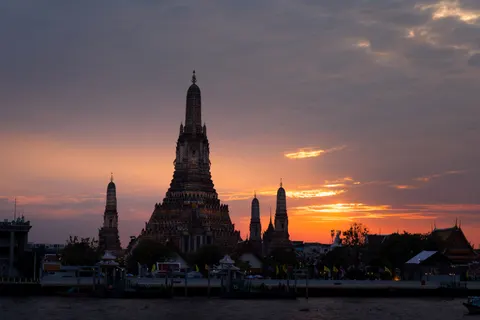 Bangkok Skyline 4K Wallpaper · city · 3840×2561