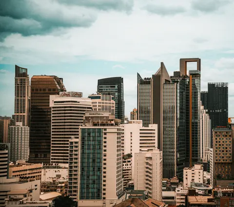 Bangkok Skyline 4K Wallpaper · city · 3840×3405