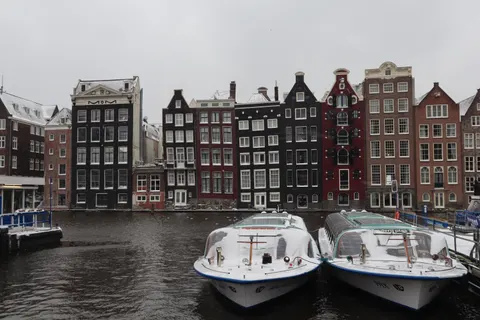 Amsterdam Canals 4K Wallpaper · city · 3840×2560