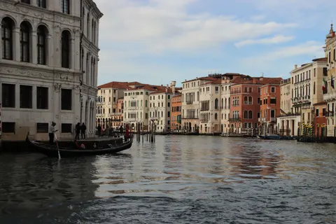 Venice Canal 4K Wallpaper · architecture · 3840×2560