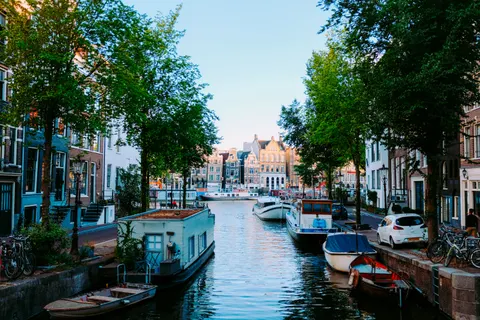 Amsterdam Canals 4K Wallpaper · city · 3840×2560