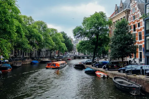 Amsterdam Canals 4K Wallpaper · city · 3840×2560
