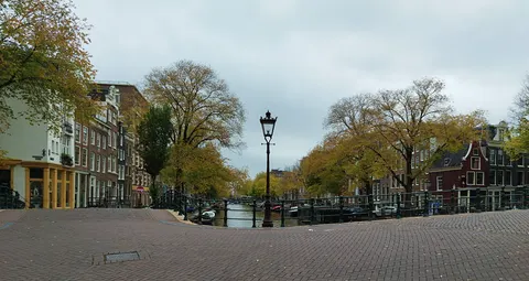 Amsterdam Canals 4K Wallpaper · city · 3840×2045